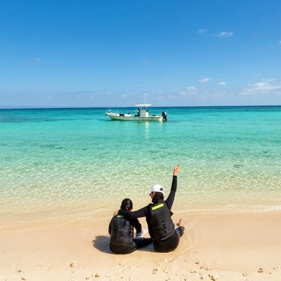 Couple relaxing on an uninhabited island with KingsSeaRoad's boat, Hamahiga, Okinawa